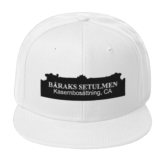 White snapback hat w/ embroidered black Båraks Setulmen logo